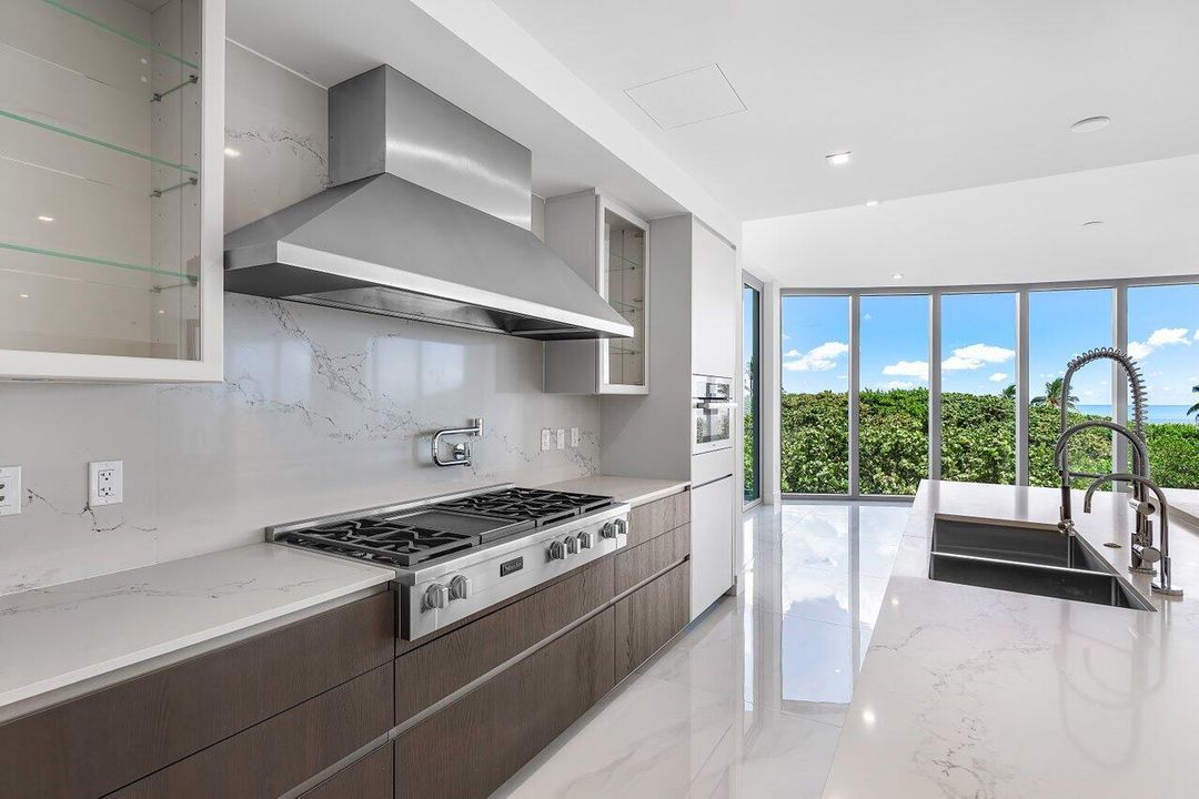 For Sale: $8,250,000 (3 beds, 4 baths, 3549 Square Feet)