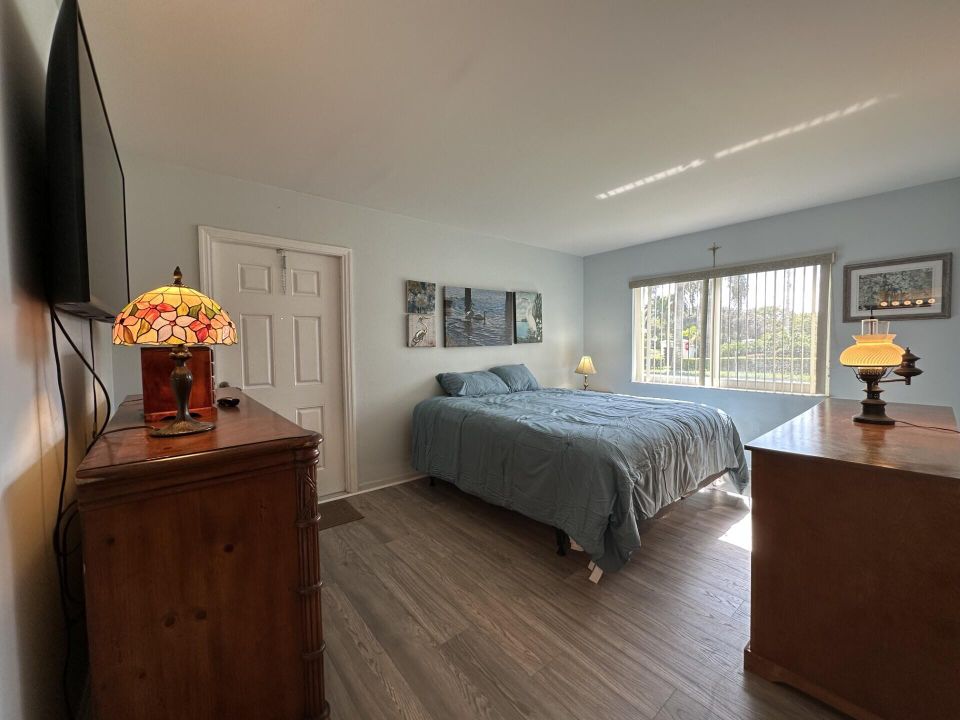 Active With Contract: $1,700 (2 beds, 2 baths, 1104 Square Feet)