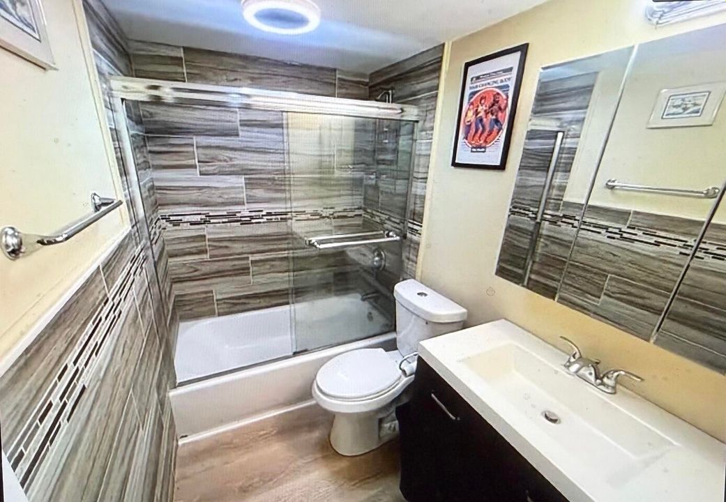 For Sale: $149,000 (1 beds, 1 baths, 684 Square Feet)