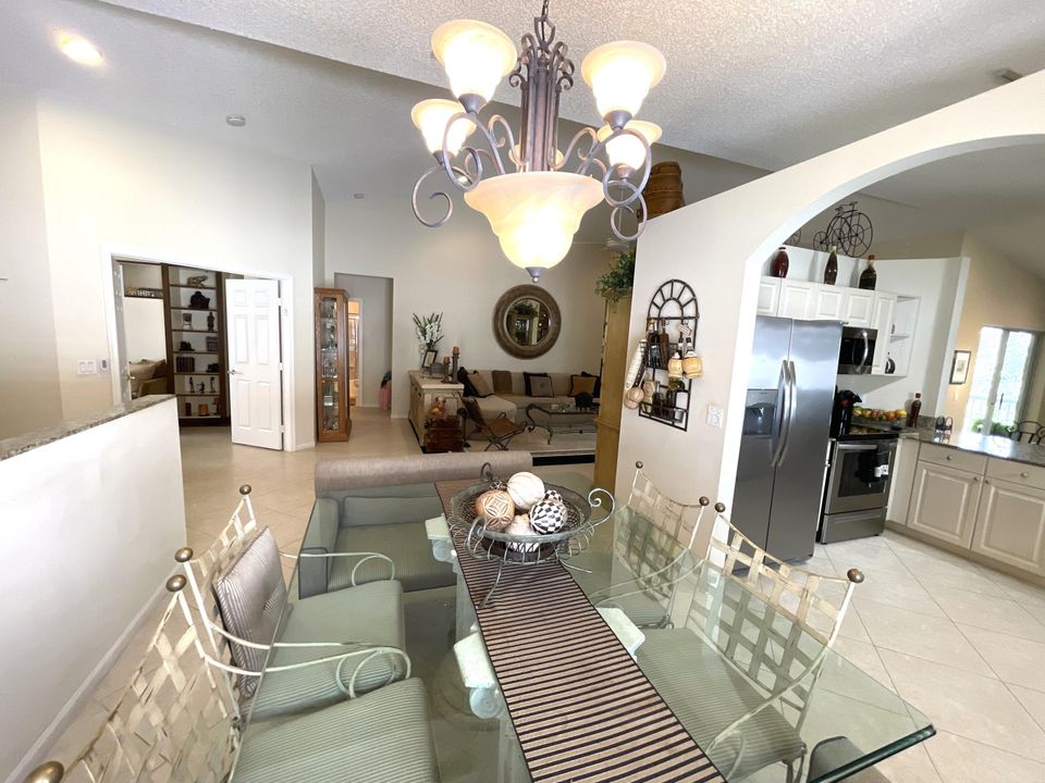 合同活跃: $3,000 (3 贝兹, 2 浴室, 1523 平方英尺)