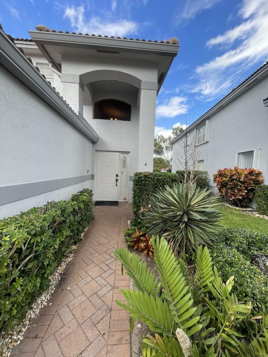 合同活跃: $3,000 (3 贝兹, 2 浴室, 1523 平方英尺)