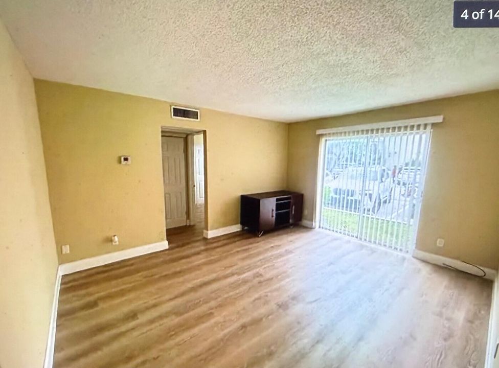 For Sale: $149,000 (1 beds, 1 baths, 684 Square Feet)
