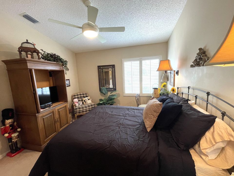 合同活跃: $3,000 (3 贝兹, 2 浴室, 1523 平方英尺)