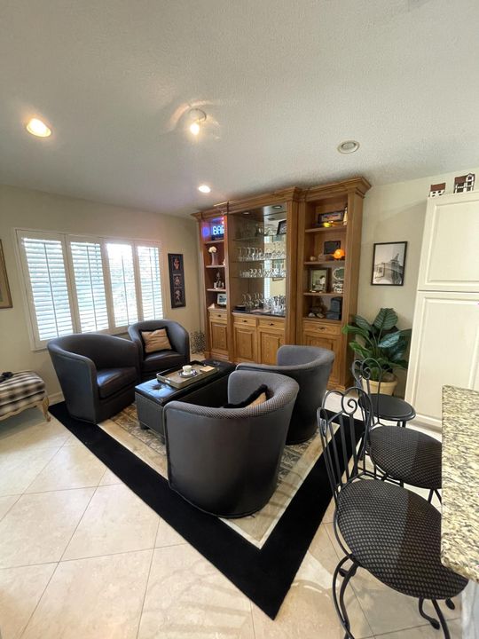 合同活跃: $3,000 (3 贝兹, 2 浴室, 1523 平方英尺)