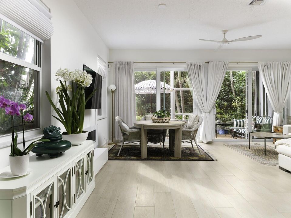 En Venta: $690,000 (3 camas, 3 baños, 1910 Pies cuadrados)