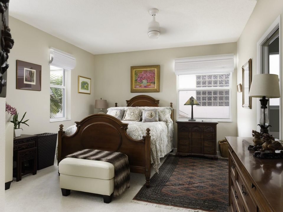 En Venta: $690,000 (3 camas, 3 baños, 1910 Pies cuadrados)