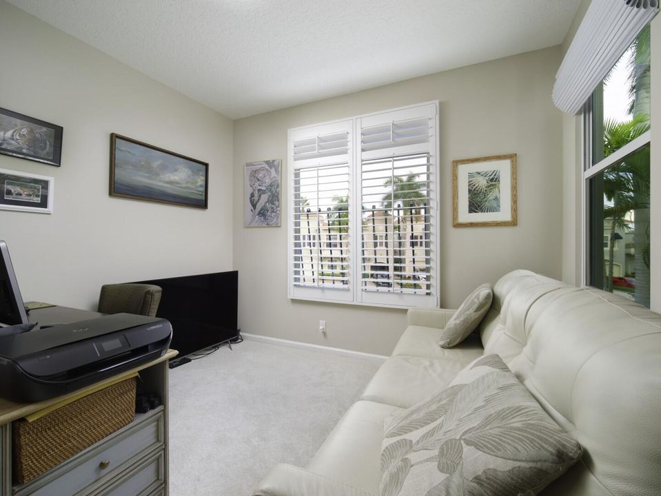 En Venta: $690,000 (3 camas, 3 baños, 1910 Pies cuadrados)