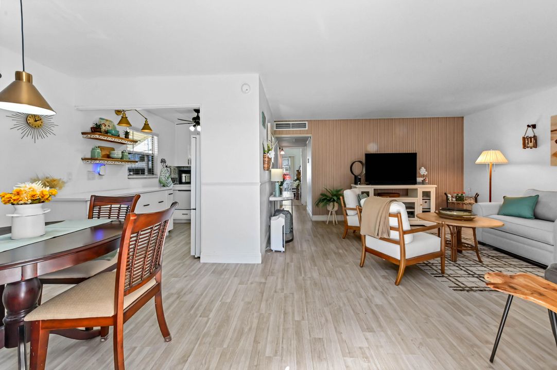 На продажу: $170,000 (2 спален, 2 ванн, 880 Квадратных фут)