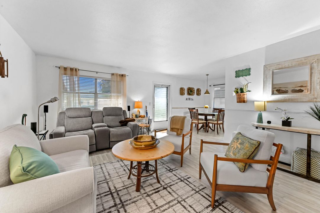 На продажу: $170,000 (2 спален, 2 ванн, 880 Квадратных фут)