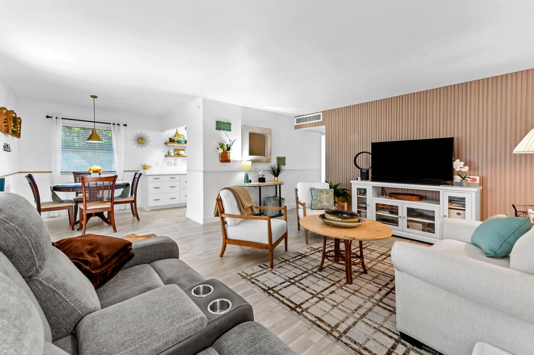 На продажу: $170,000 (2 спален, 2 ванн, 880 Квадратных фут)