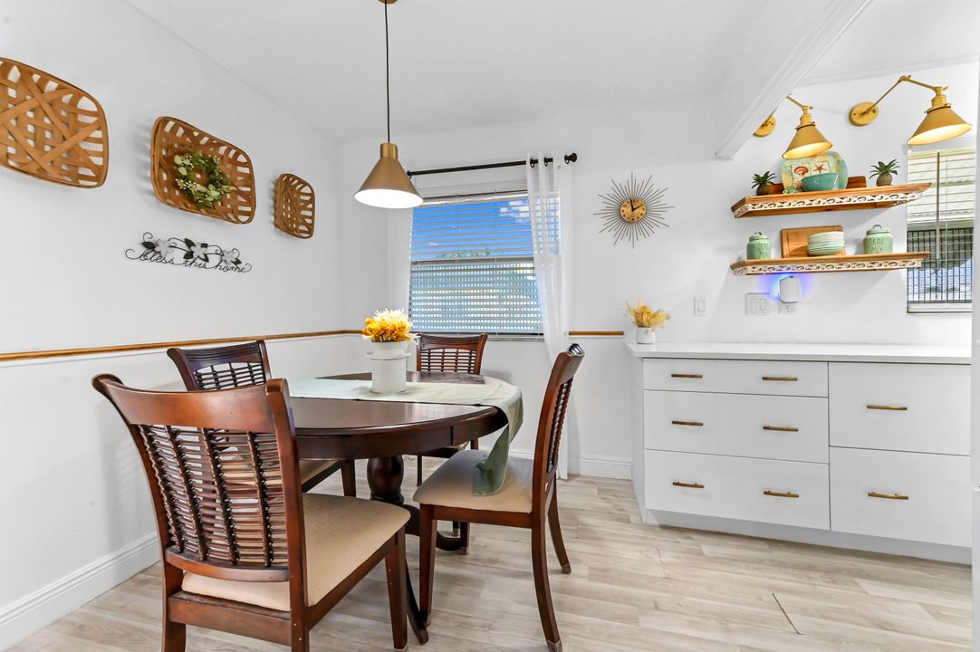 На продажу: $170,000 (2 спален, 2 ванн, 880 Квадратных фут)