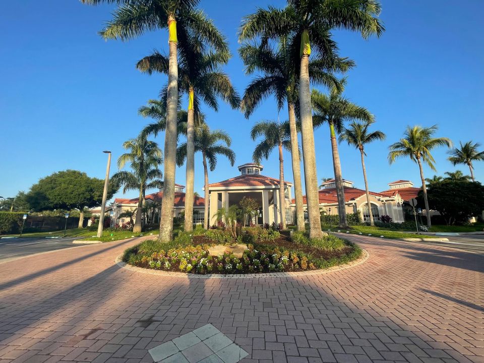 合同活跃: $3,000 (3 贝兹, 2 浴室, 1523 平方英尺)