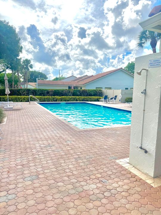 Activo con contrato: $649,999 (3 camas, 2 baños, 1286 Pies cuadrados)