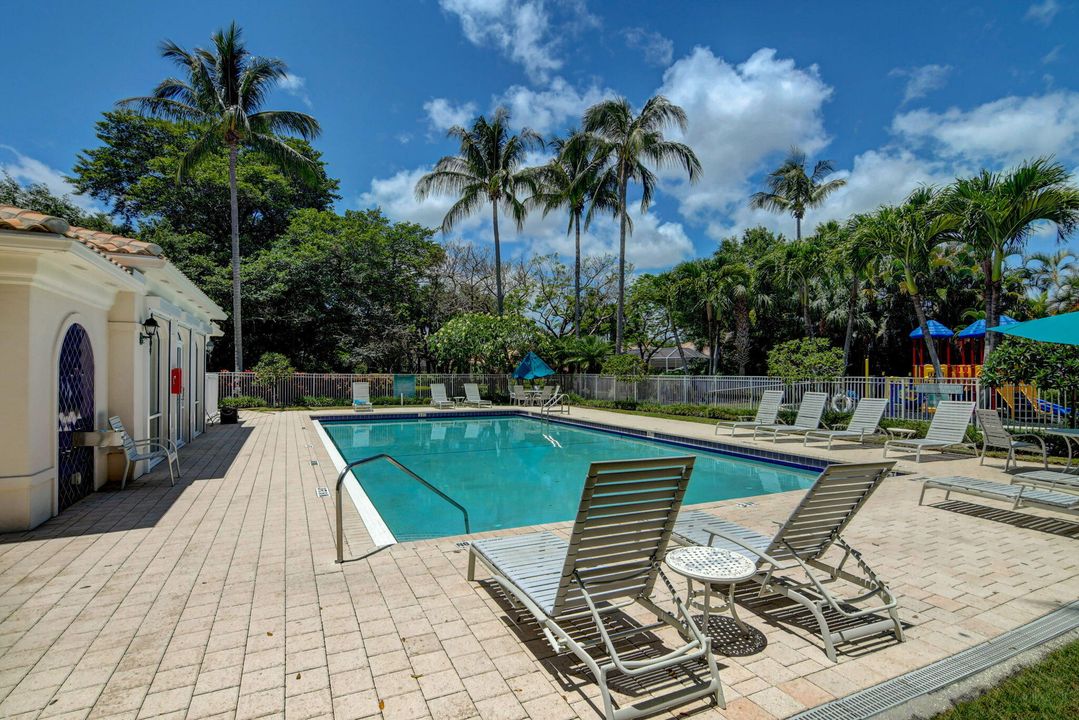 For Sale: $739,000 (3 beds, 2 baths, 1567 Square Feet)