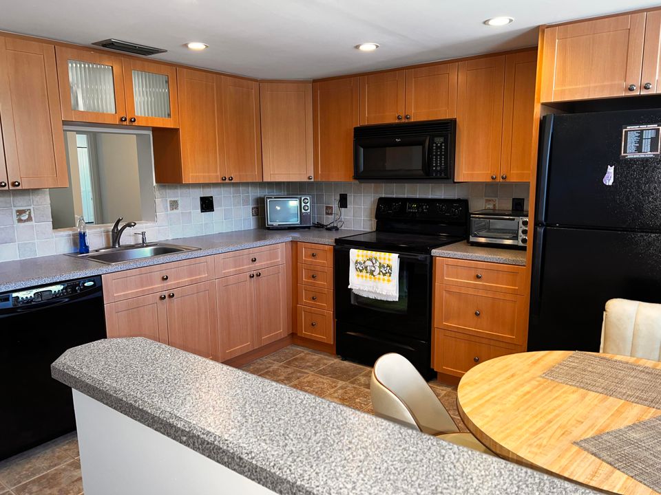 For Sale: $150,000 (2 beds, 2 baths, 1291 Square Feet)