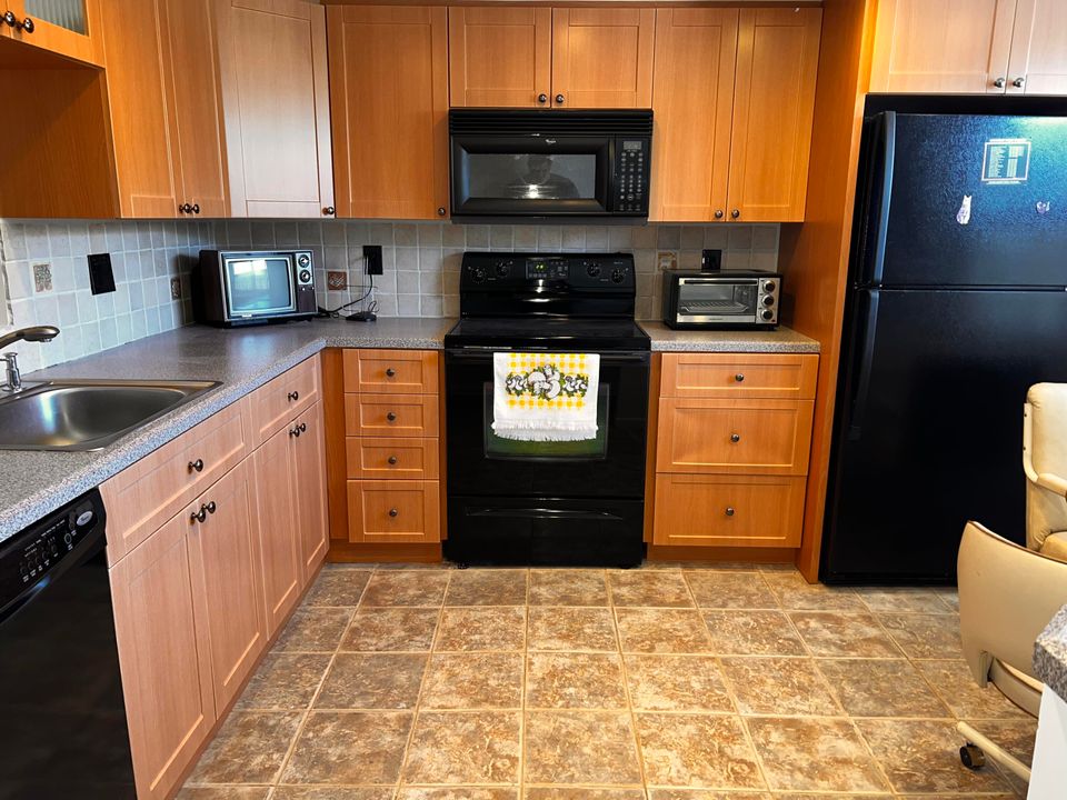For Sale: $150,000 (2 beds, 2 baths, 1291 Square Feet)