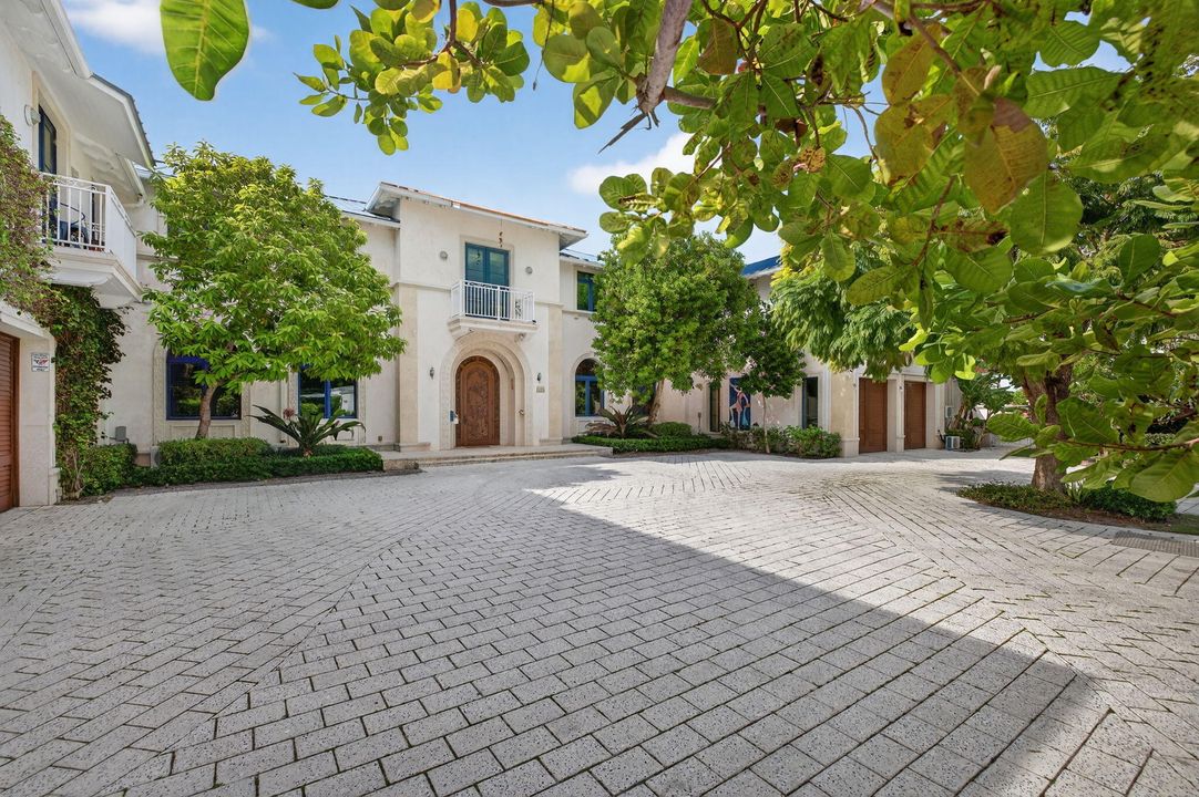 For Sale: $22,250,000 (12 beds, 10 baths, 12709 Square Feet)