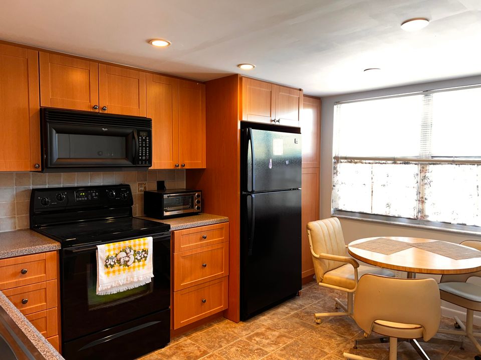 For Sale: $150,000 (2 beds, 2 baths, 1291 Square Feet)