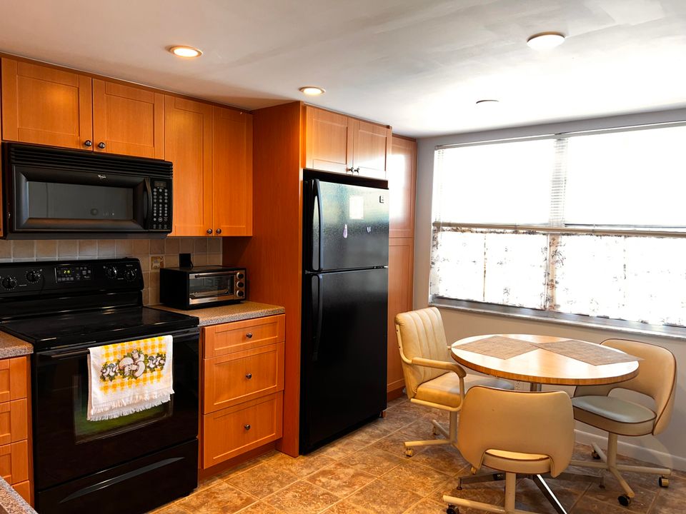 For Sale: $150,000 (2 beds, 2 baths, 1291 Square Feet)