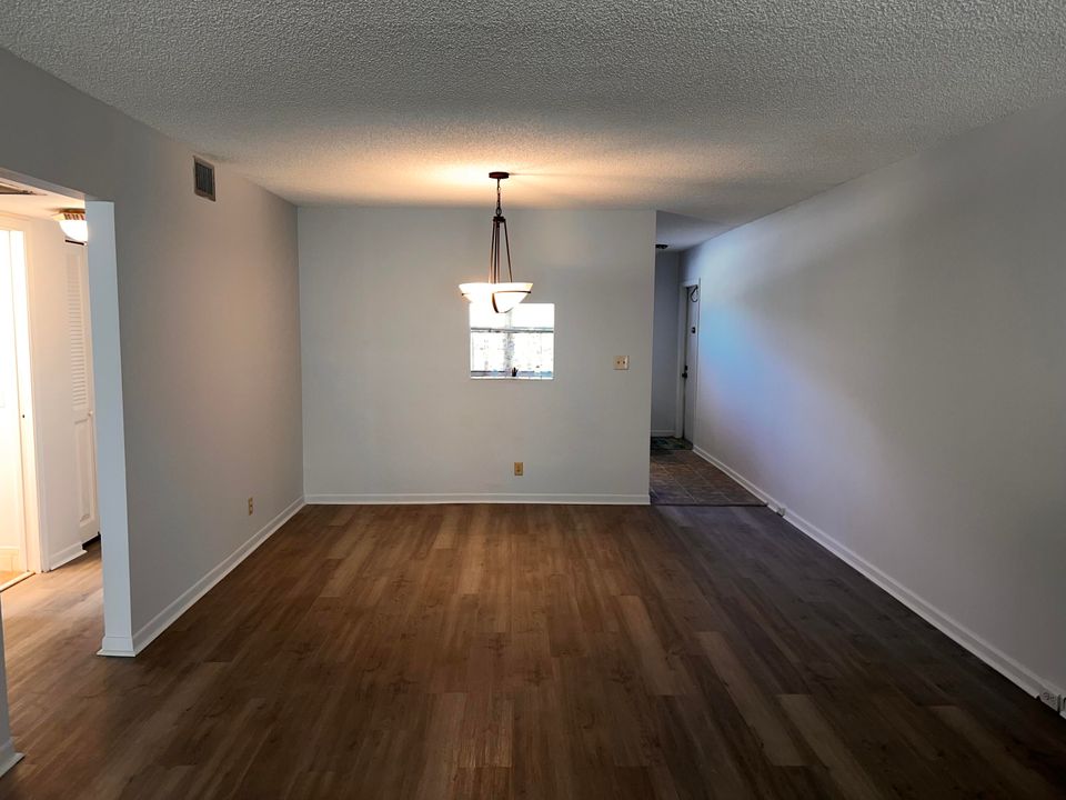 For Sale: $150,000 (2 beds, 2 baths, 1291 Square Feet)