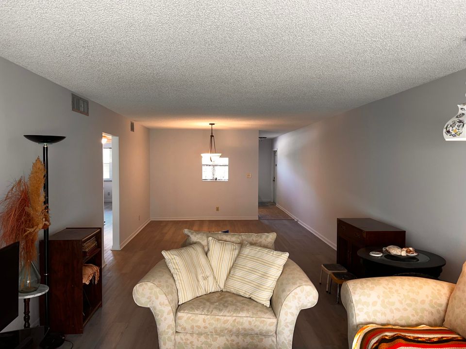 For Sale: $150,000 (2 beds, 2 baths, 1291 Square Feet)