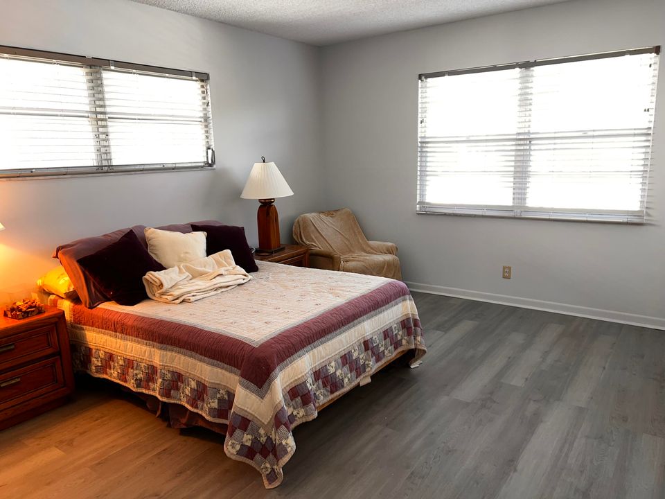 For Sale: $150,000 (2 beds, 2 baths, 1291 Square Feet)