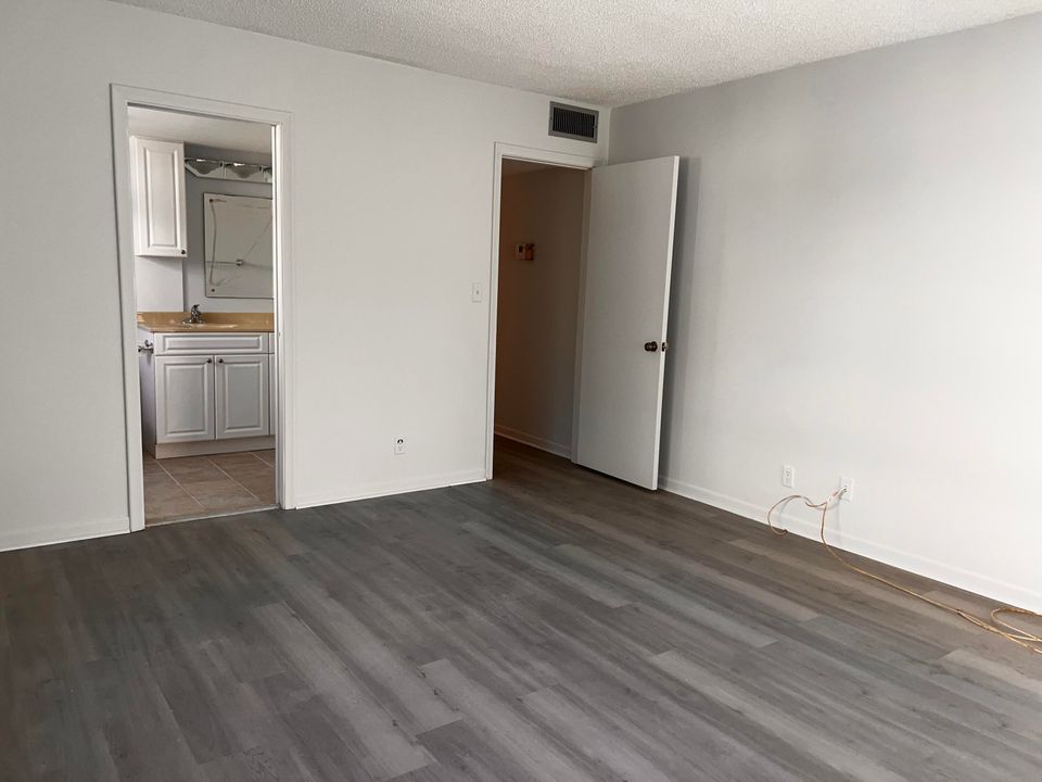 For Sale: $150,000 (2 beds, 2 baths, 1291 Square Feet)