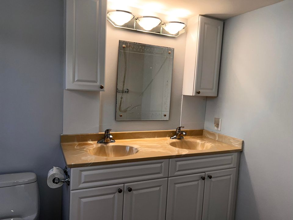 For Sale: $150,000 (2 beds, 2 baths, 1291 Square Feet)