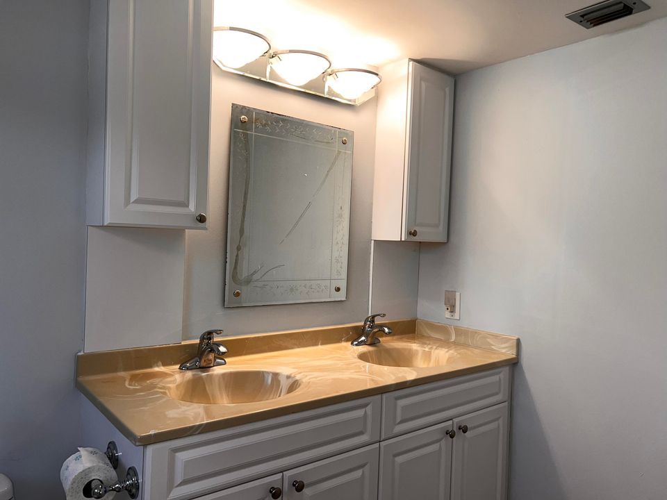 For Sale: $150,000 (2 beds, 2 baths, 1291 Square Feet)