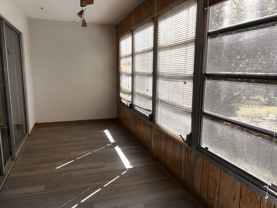 For Sale: $150,000 (2 beds, 2 baths, 1291 Square Feet)