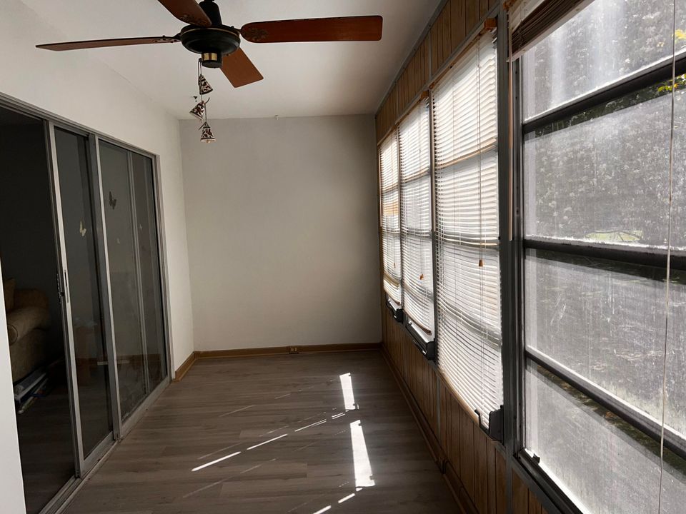 For Sale: $150,000 (2 beds, 2 baths, 1291 Square Feet)