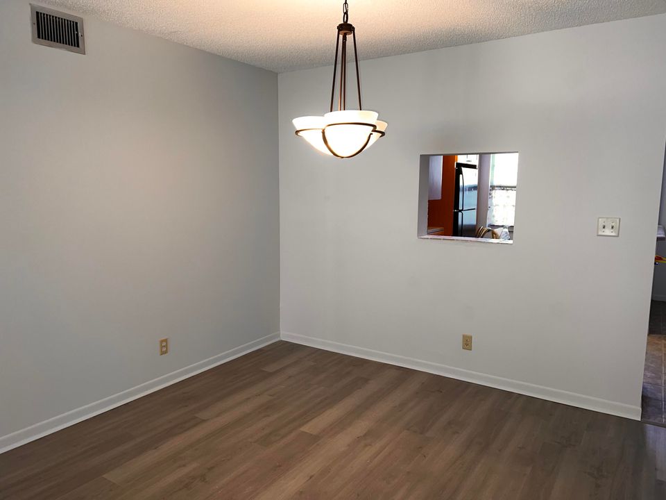 For Sale: $150,000 (2 beds, 2 baths, 1291 Square Feet)