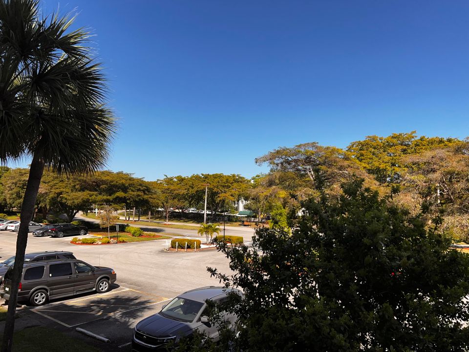 For Sale: $150,000 (2 beds, 2 baths, 1291 Square Feet)