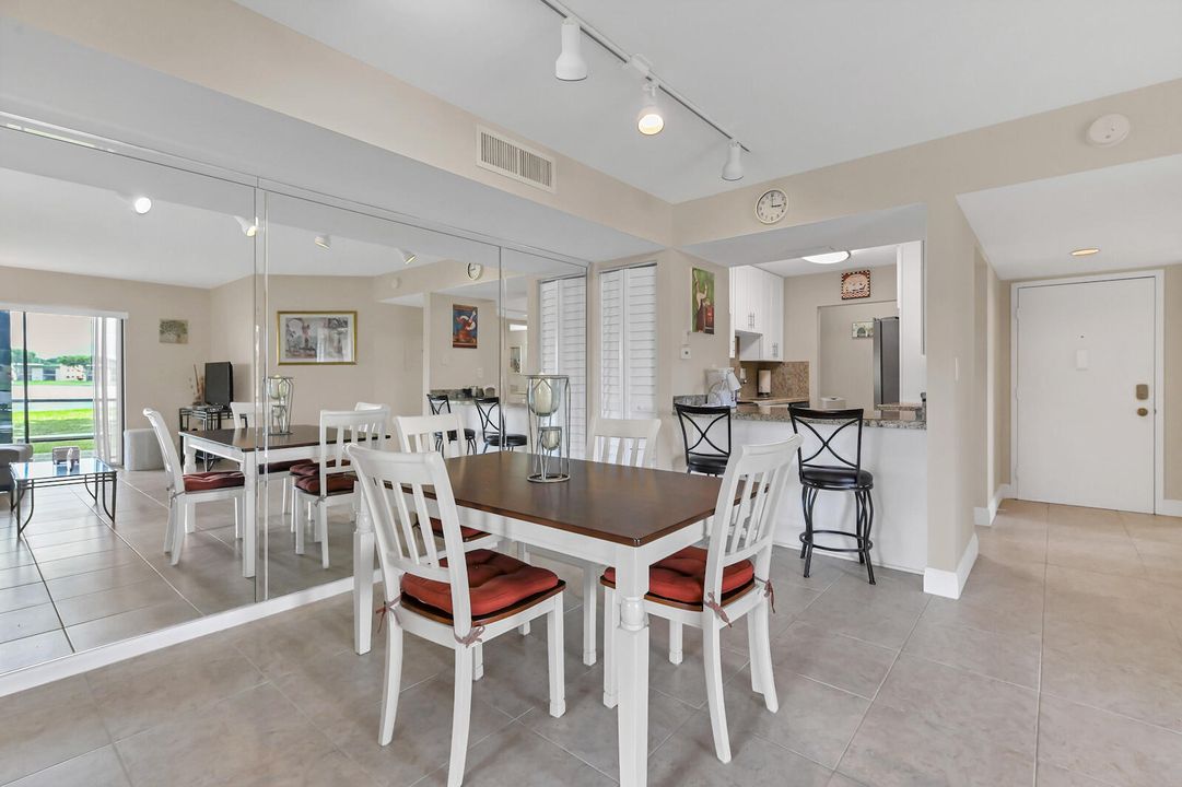 合同活跃: $2,000 (2 贝兹, 2 浴室, 1000 平方英尺)