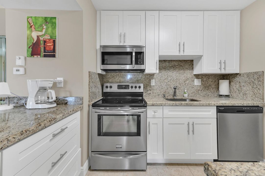 合同活跃: $2,000 (2 贝兹, 2 浴室, 1000 平方英尺)