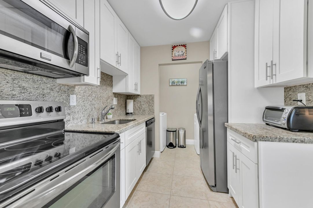 合同活跃: $2,000 (2 贝兹, 2 浴室, 1000 平方英尺)