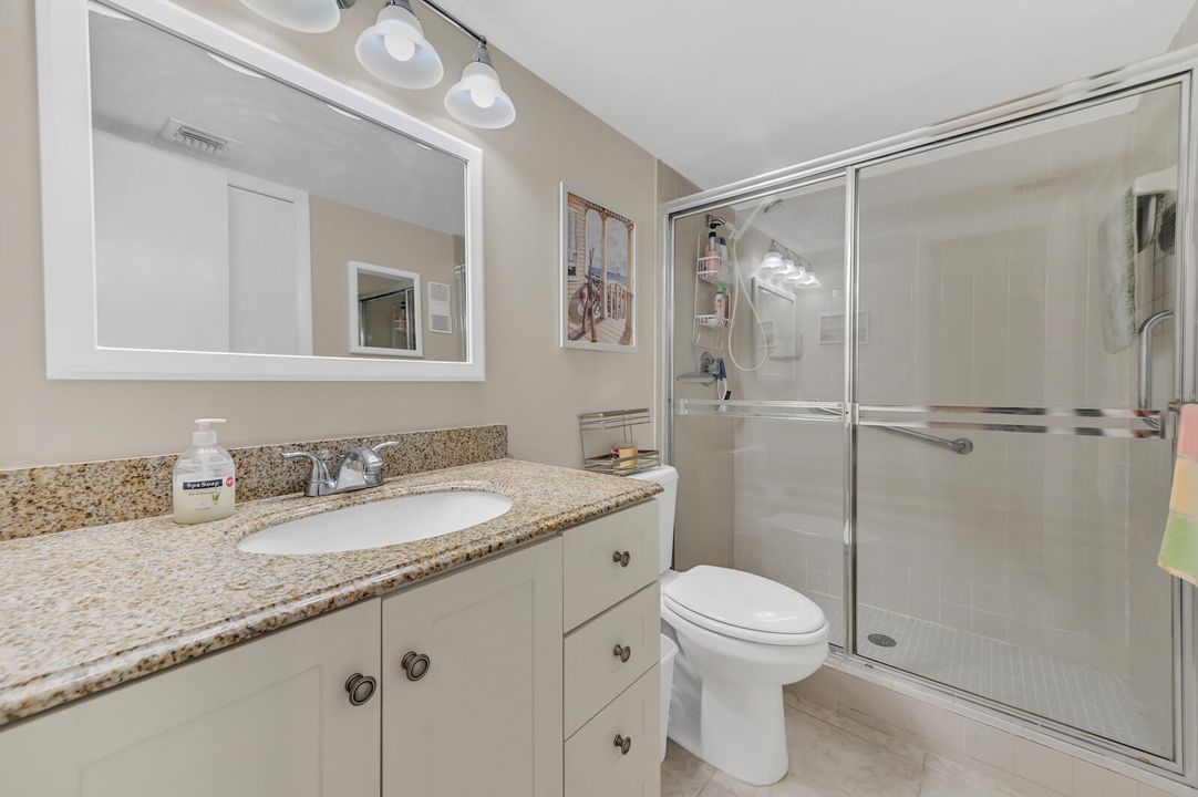 合同活跃: $2,000 (2 贝兹, 2 浴室, 1000 平方英尺)