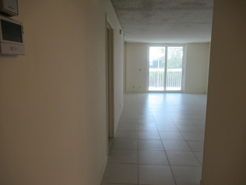 合同活跃: $1,600 (1 贝兹, 2 浴室, 1050 平方英尺)