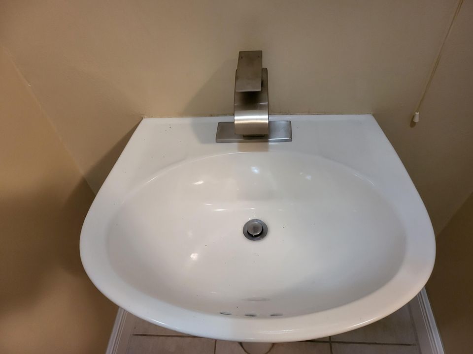 For Rent: $3,300 (3 beds, 2 baths, 1412 Square Feet)