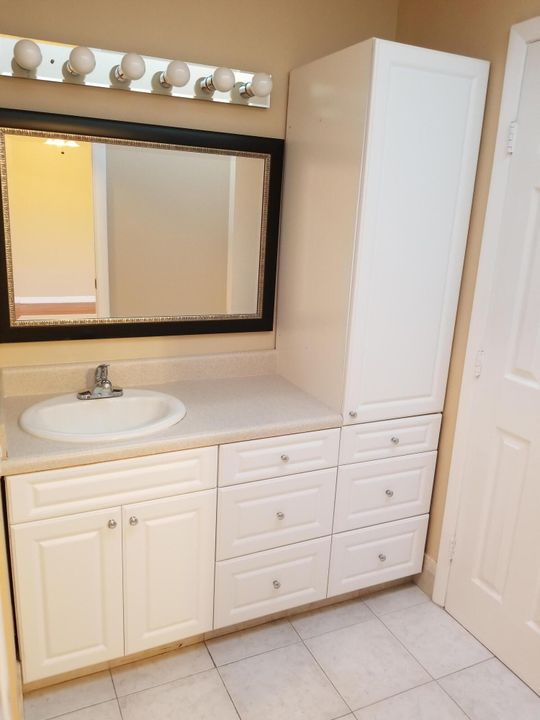 For Rent: $3,300 (3 beds, 2 baths, 1412 Square Feet)