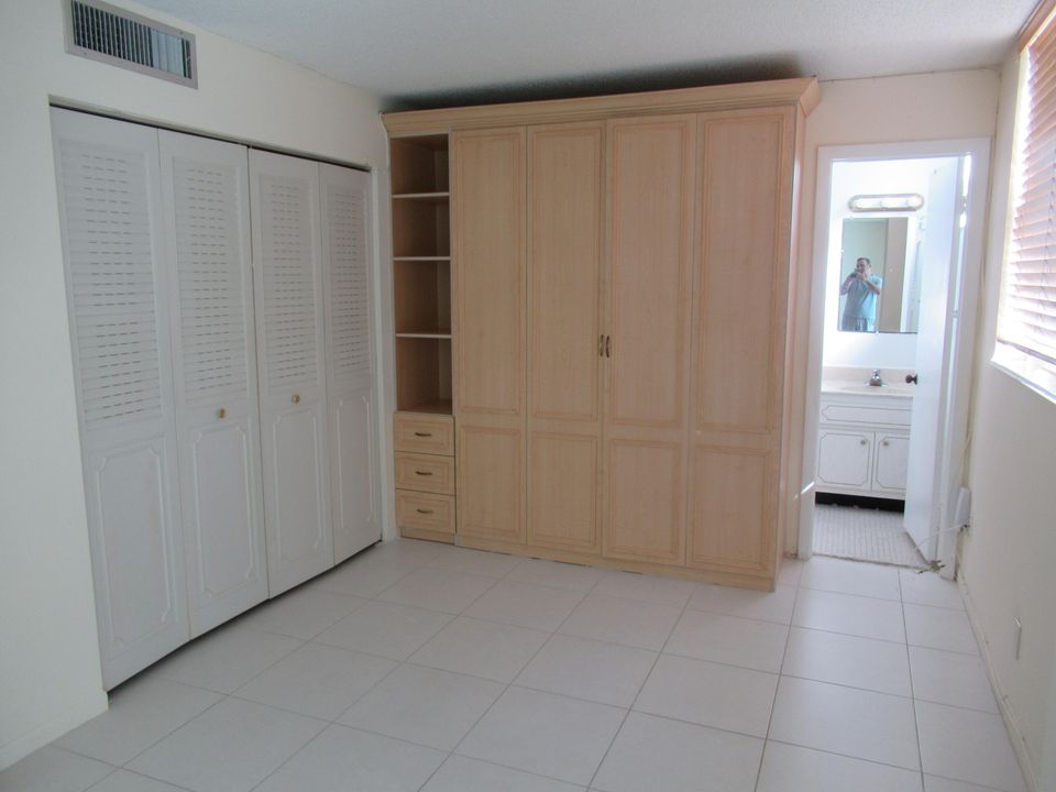 合同活跃: $1,600 (1 贝兹, 2 浴室, 1050 平方英尺)