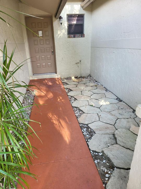 For Rent: $3,300 (3 beds, 2 baths, 1412 Square Feet)