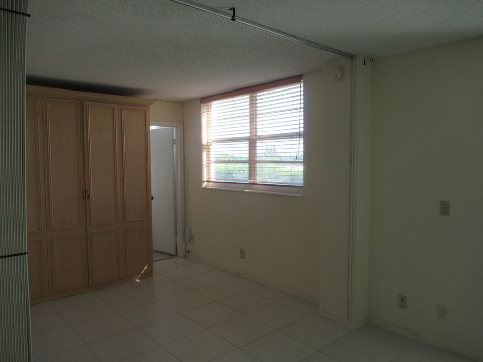 合同活跃: $1,600 (1 贝兹, 2 浴室, 1050 平方英尺)