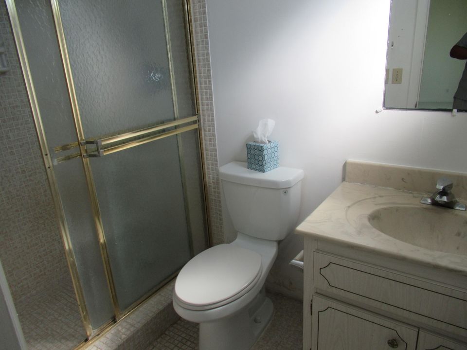 合同活跃: $1,600 (1 贝兹, 2 浴室, 1050 平方英尺)