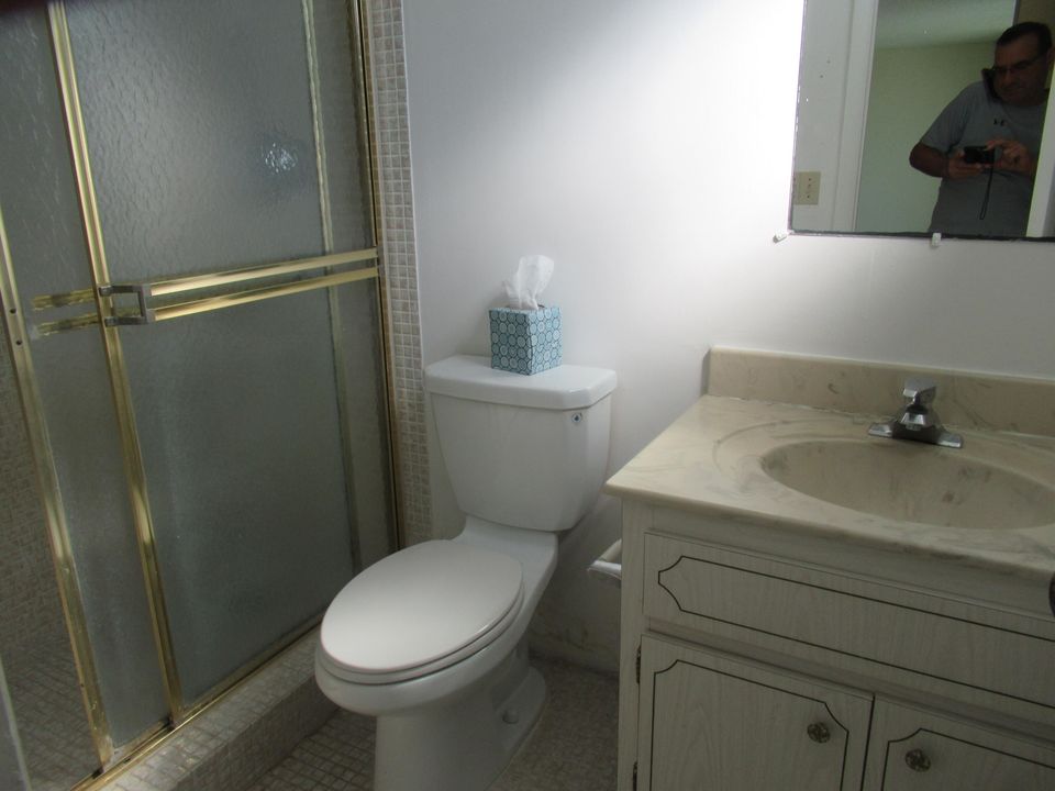 合同活跃: $1,600 (1 贝兹, 2 浴室, 1050 平方英尺)