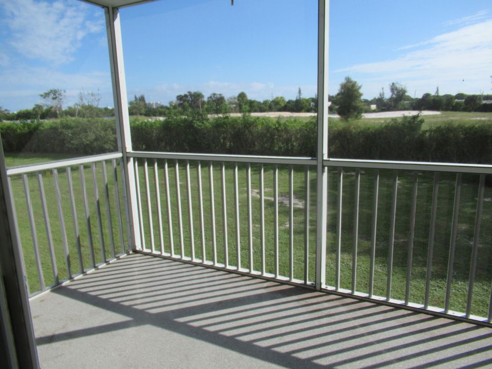 合同活跃: $1,600 (1 贝兹, 2 浴室, 1050 平方英尺)