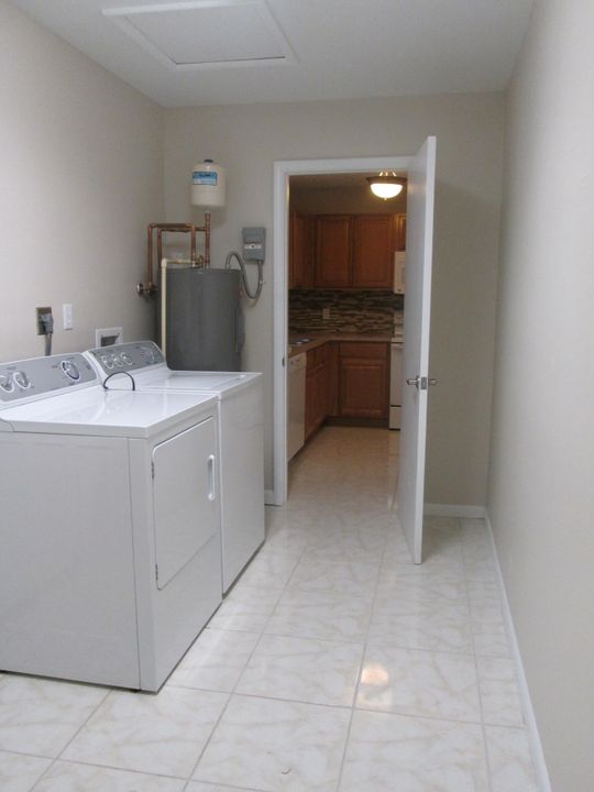 合同活跃: $1,520 (3 贝兹, 2 浴室, 1240 平方英尺)