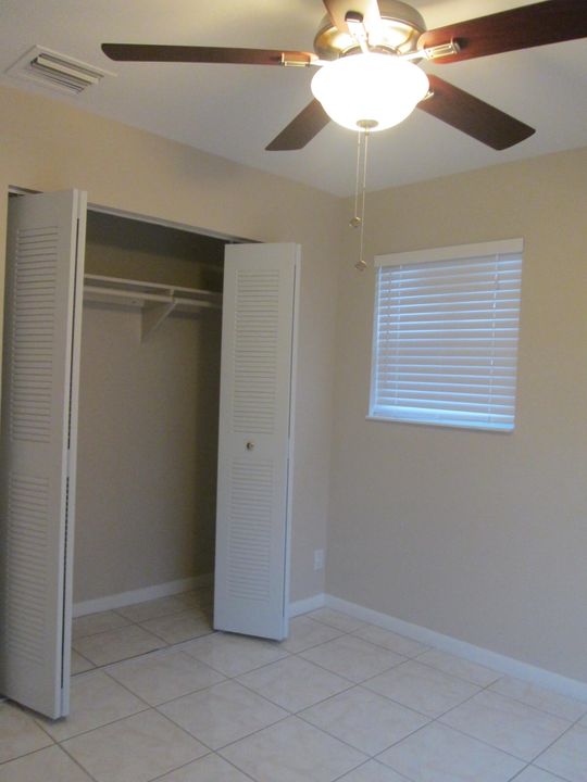 合同活跃: $1,520 (3 贝兹, 2 浴室, 1240 平方英尺)