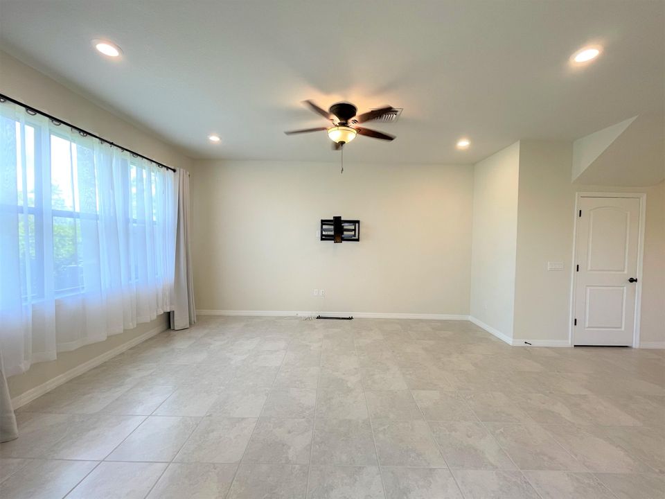 For Rent: $3,500 (3 beds, 2 baths, 1909 Square Feet)