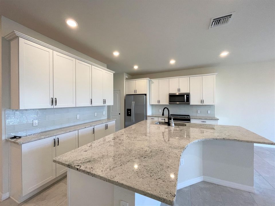 For Rent: $3,500 (3 beds, 2 baths, 1909 Square Feet)